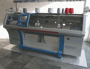 Flat knitting machines with igus energy supply