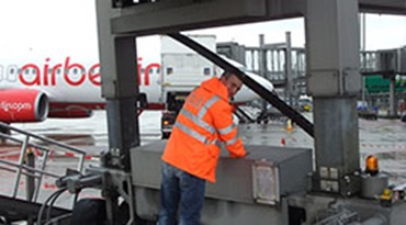 Passenger boarding bridge chain assembly