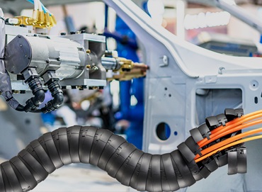 triflex e-chain for robots in automotive manufacturing