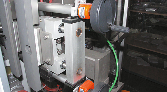 Bag forming, filling and sealing machine